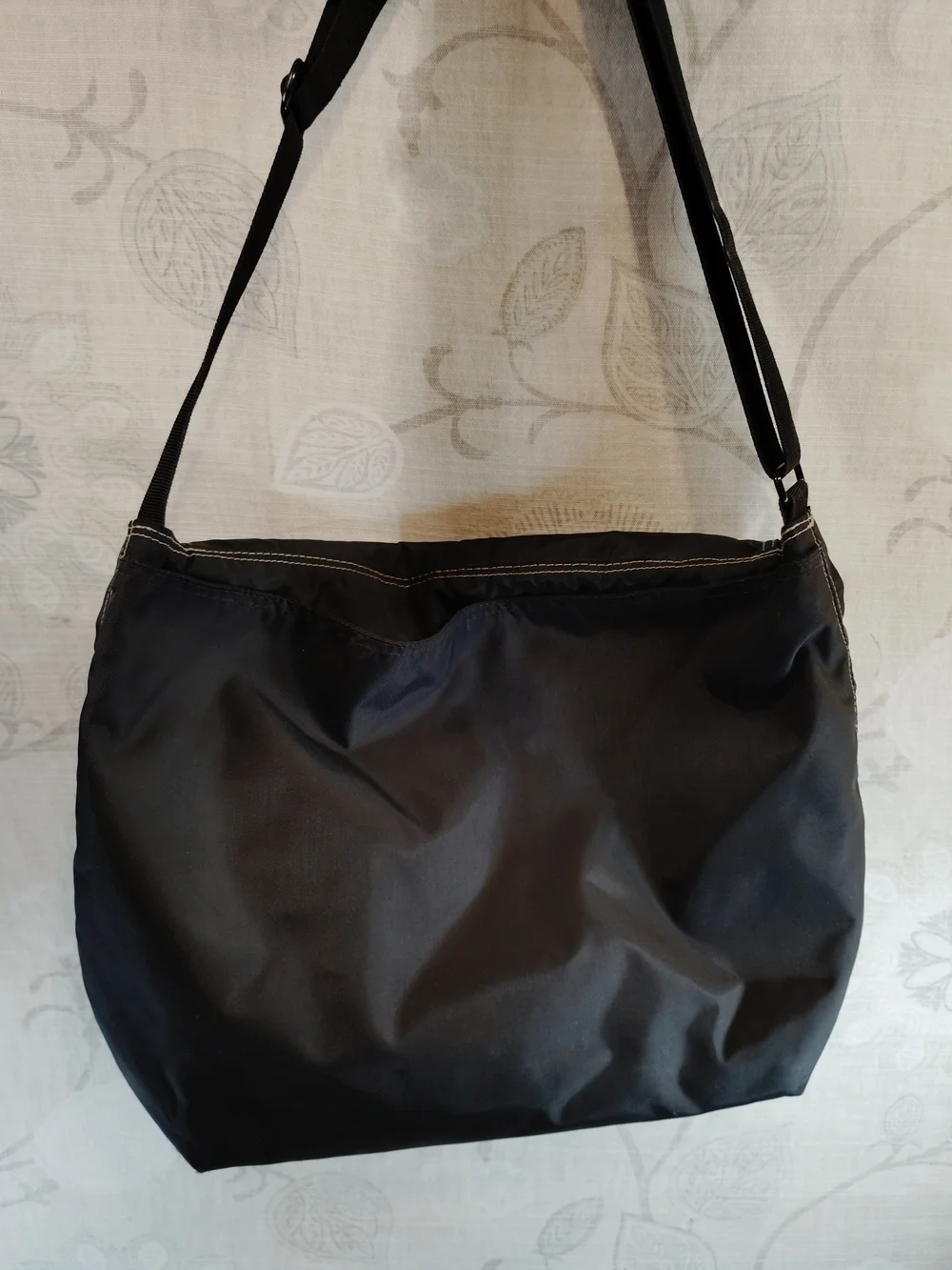 Lands' End Black Nylon Messenger Bag with Contrast Stitching